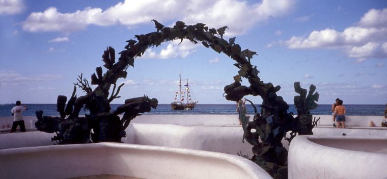 Cozumel statue